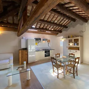  Appartamento Incastrum - La Soffitta In Centro Italia